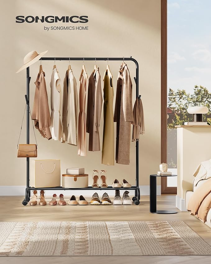 Svart klädställ på hjul med hylla & sidokrokar – 103 cm brett, max 50 kg