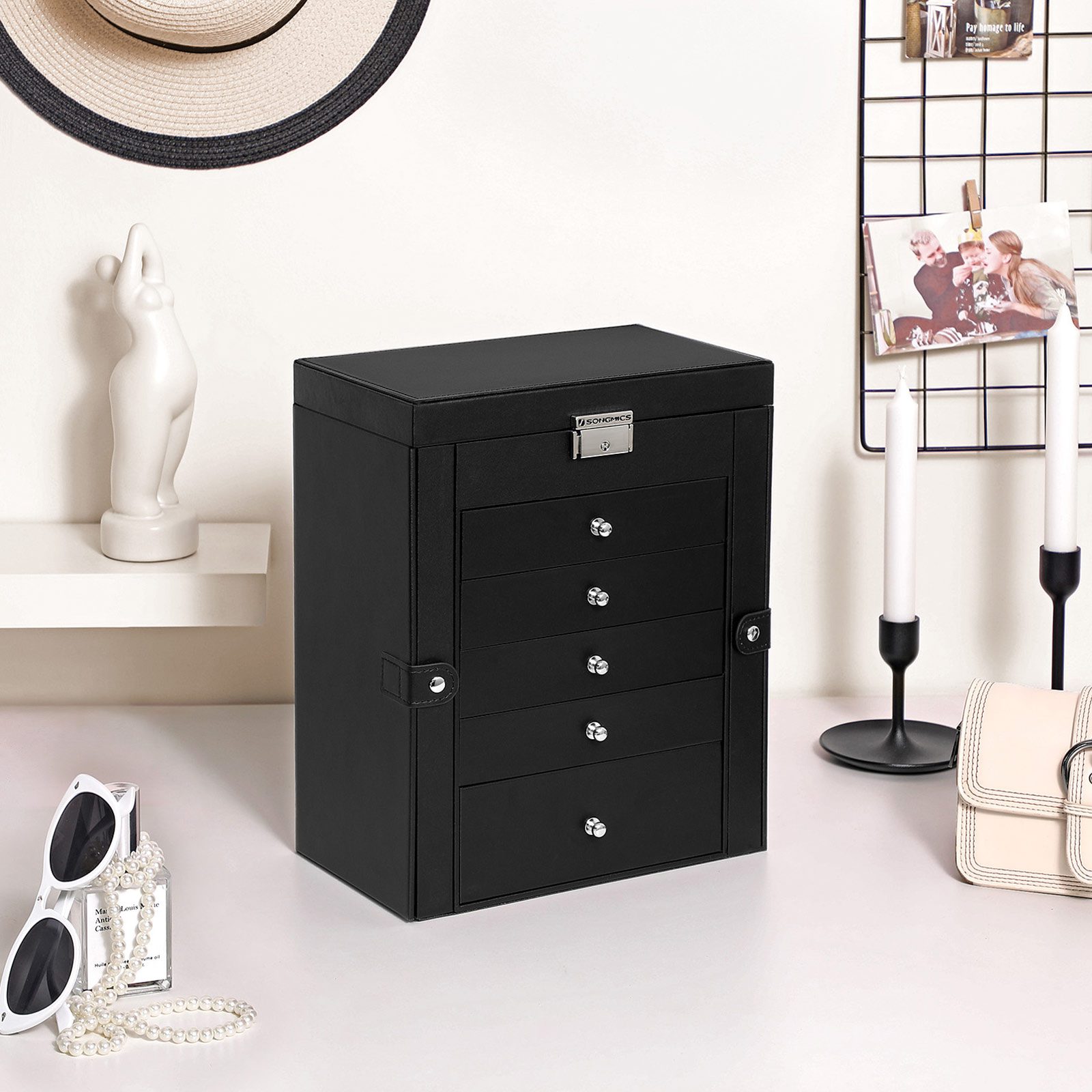 Smyckeslåda i 6 nivåer med sidofack, spegel och lås