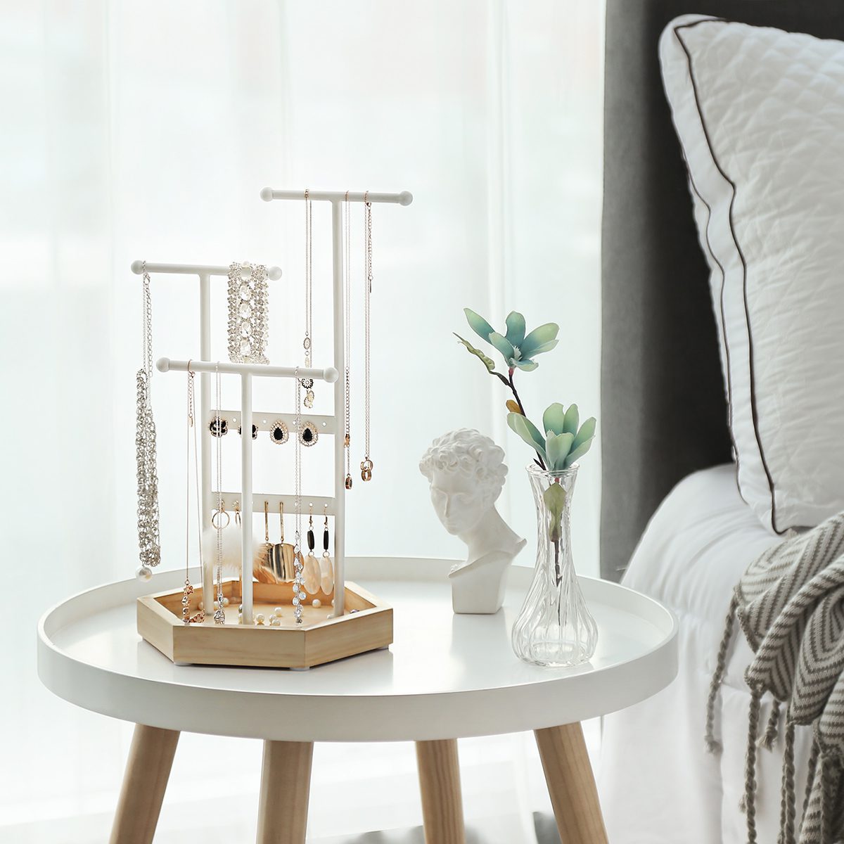 Smyckesträd med smart förvaring – ljusbrun/vit