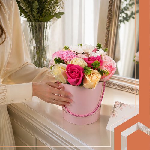Blomsterbox med Konstgjorda Blommor – Dekorativ Blomlåda i Presentask - Bild 3