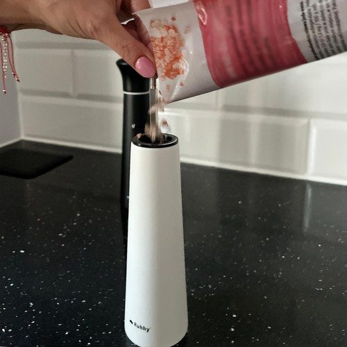 Salt- & Pepparkvarn 2-pack – Kryddkvarnar i Trä med Keramisk Malmekanism - Bild 5