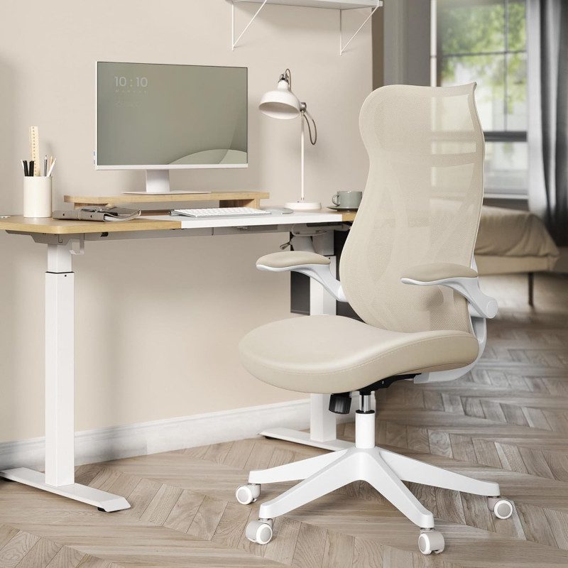 Kontorsstol ergonomisk med nätrygg och uppfällbara armstöd – cappuccino-beige, max 150 kg