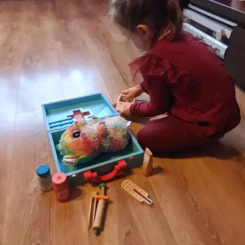 Pedagogiskt Doktor- och Tandläkarset i Trä – Barnleksak med 43 Tillbehör