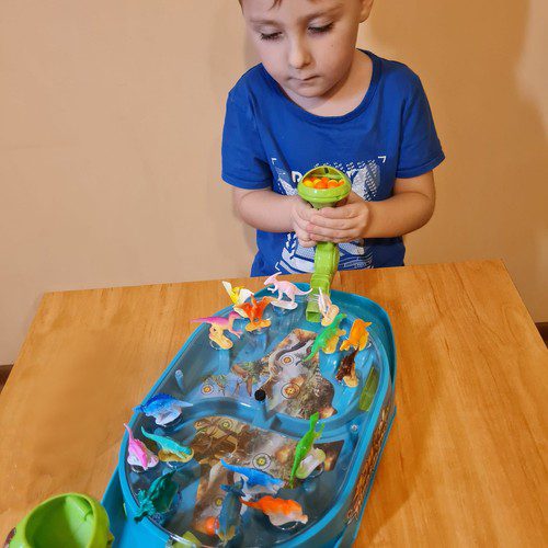 Dinosaurie skjutspel – arkadlek för barn med mål och kulor