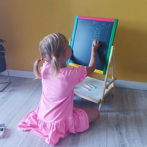 Roterande dubbelsidig barntavla – magnetisk whiteboard & kritboard i ett