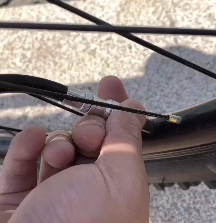 Liten och kraftfull handpump – aluminium, 7 bar, inkl. ramfäste