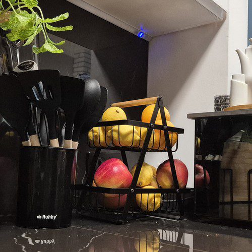 Tvåvånings fruktkorg – metall med trähandtag