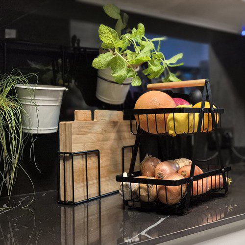Tvåvånings fruktkorg – metall med trähandtag