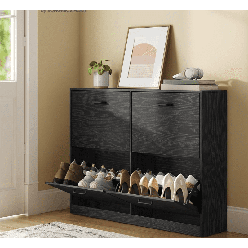 Skoskåp för hallen i svart med 4 luckor och justerbara hyllor – tippskydd, rymmer upp till 28 par, 24 cm djupt