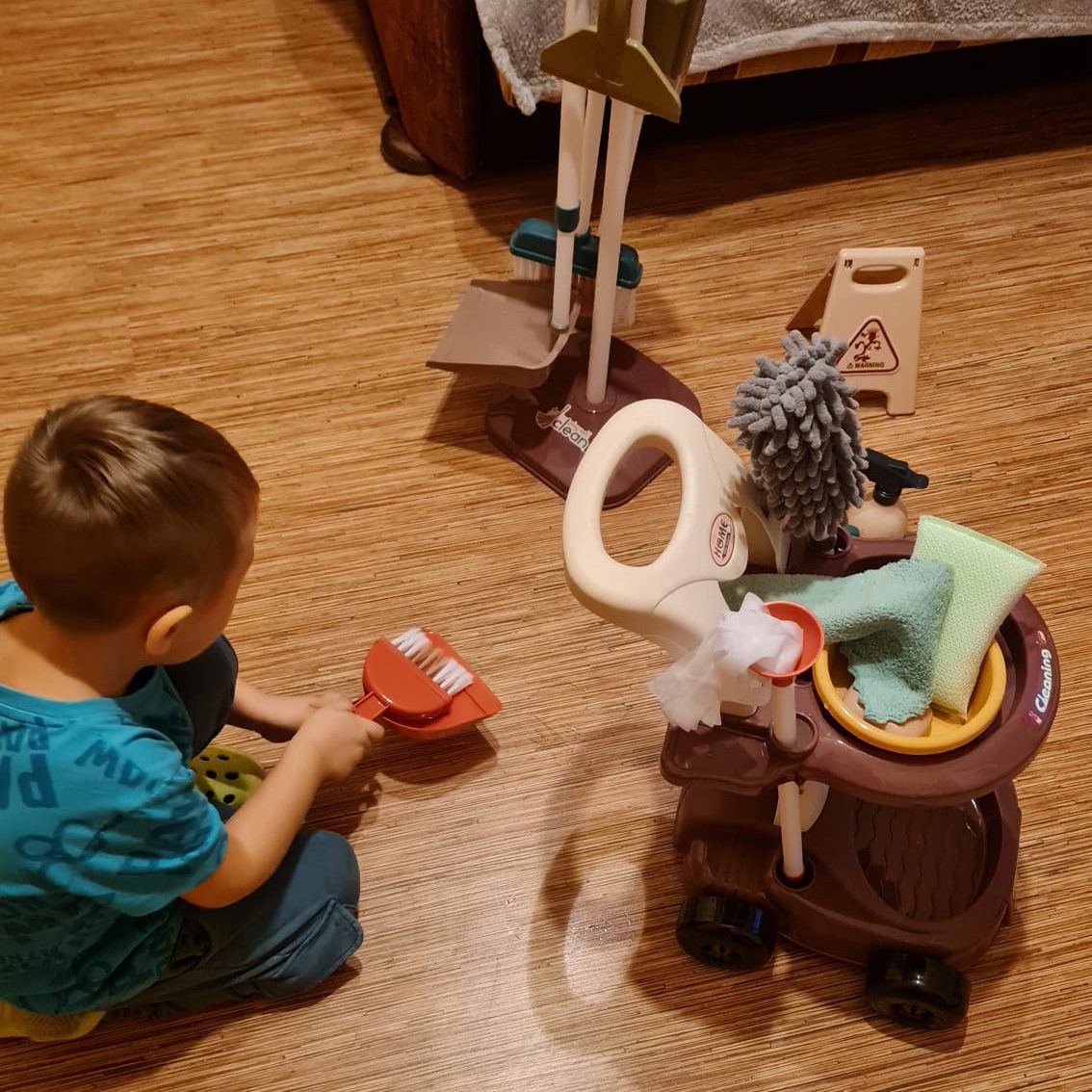 Städset för barn – 18-i-1 dammsugarvagn med mopp och roliga tillbehör